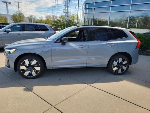 2025 Volvo XC60 Plug-In Hybrid T8 Plus