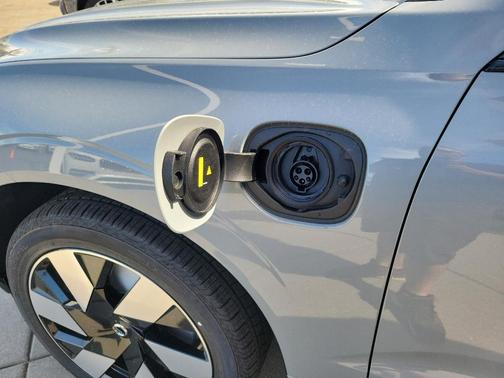 2025 Volvo XC60 Plug-In Hybrid T8 Plus