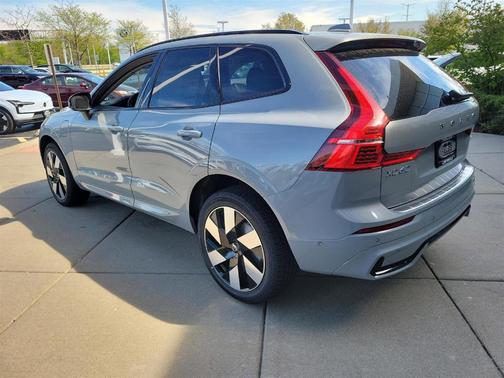 2025 Volvo XC60 Plug-In Hybrid T8 Plus