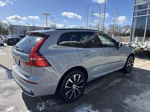 2025 Volvo XC60 B5 Plus