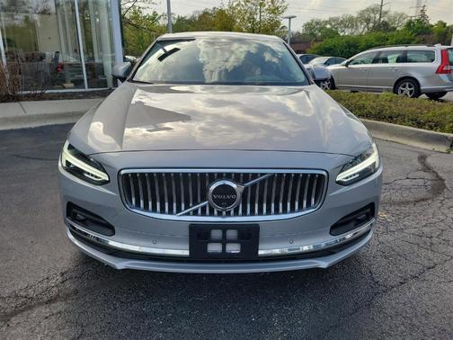 2023 Volvo S90 B6 Plus