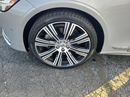 2023 Volvo S90 B6 Plus