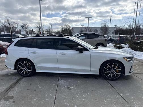 2024 Volvo V60 Recharge Plug-In Hybrid T8 Polestar Engineered