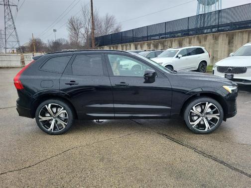 2025 Volvo XC60 B5 Ultra