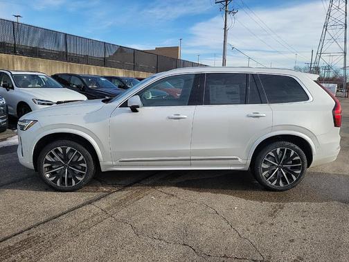 2025 Volvo XC90 B6 Plus 7-Seater
