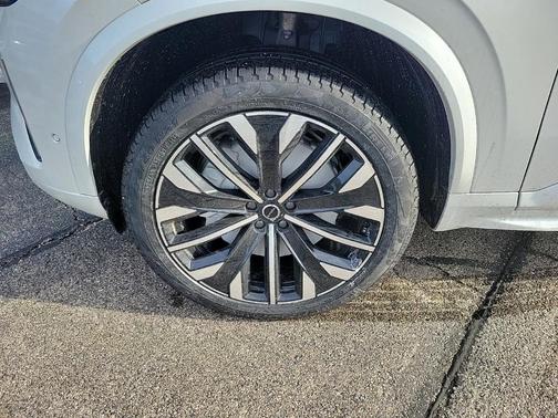 2025 Volvo XC90 B6 Plus 7-Seater