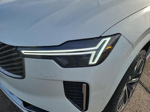 2025 Volvo XC90 B6 Plus 7-Seater