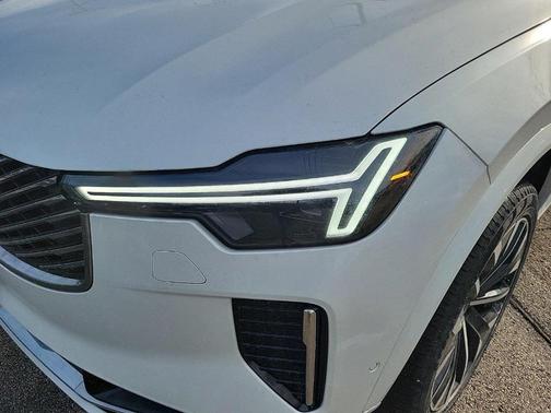 2025 Volvo XC90 B6 Plus 7-Seater