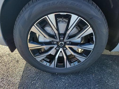 2025 Volvo XC60 B5 Core