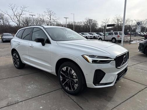 2026 Volvo XC60 B5 Plus