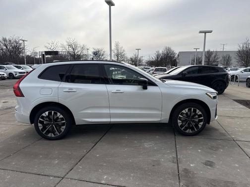 2026 Volvo XC60 B5 Plus