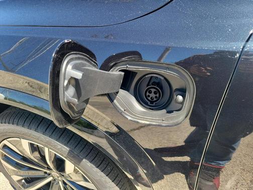 2025 Volvo XC90 Plug-In Hybrid T8 Ultra 6-Seater