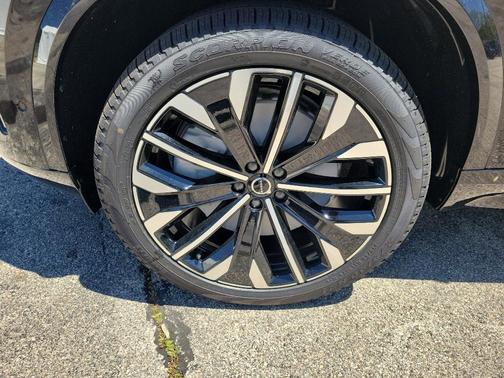 2025 Volvo XC90 Plug-In Hybrid T8 Ultra 6-Seater