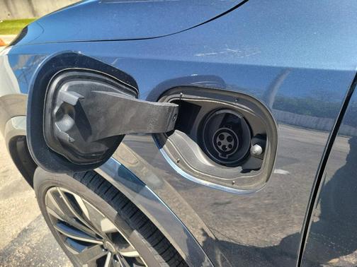 2025 Volvo XC90 Plug-In Hybrid T8 Plus 6-Seater