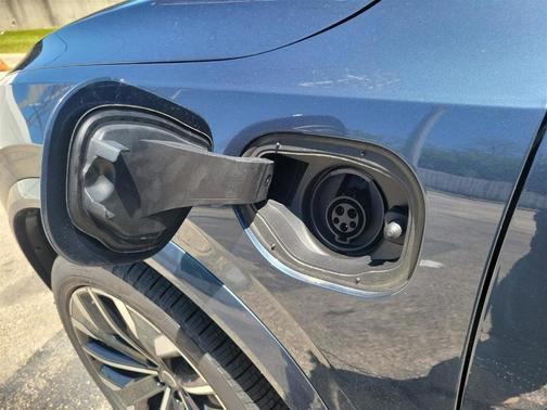 2025 Volvo XC90 Plug-In Hybrid T8 Plus 6-Seater