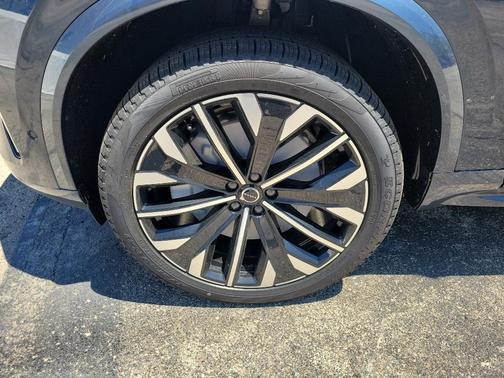 2025 Volvo XC90 Plug-In Hybrid T8 Plus 6-Seater