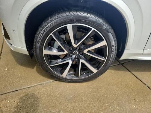 2023 Volvo XC90 Recharge Plug-In Hybrid T8 Plus Dark Theme 7 Passenger