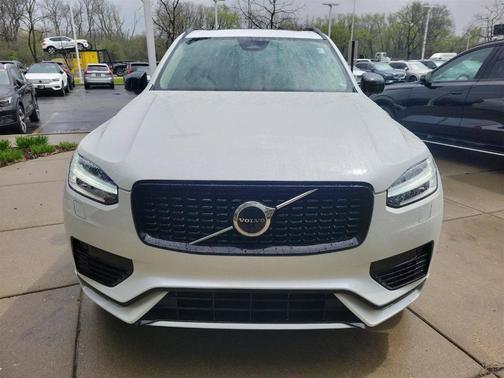 2023 Volvo XC90 Recharge Plug-In Hybrid T8 Plus Dark Theme 7 Passenger