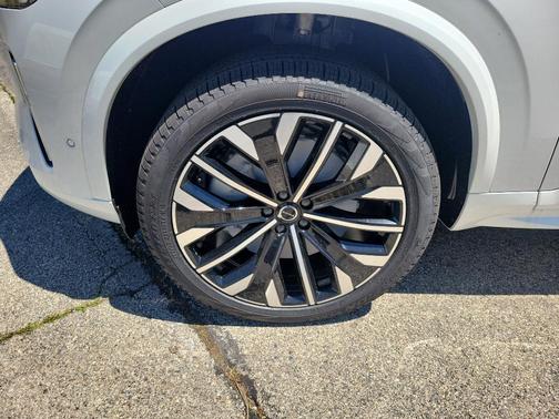 2025 Volvo XC90 Plug-In Hybrid T8 Ultra 7-Seater