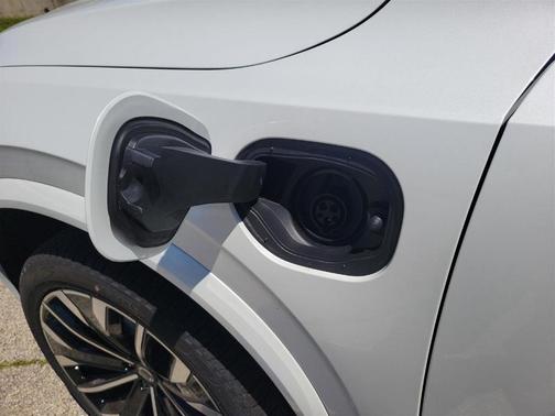 2025 Volvo XC90 Plug-In Hybrid T8 Ultra 7-Seater