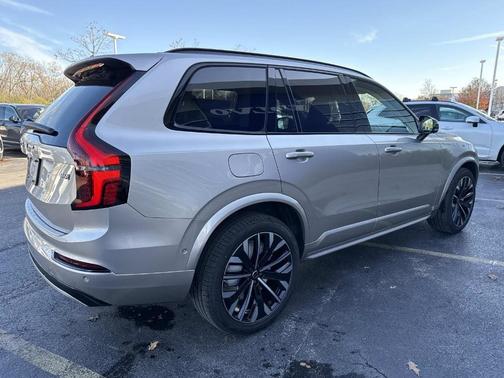 2026 Volvo XC90 B6 Ultra Dark Theme 7-Seater
