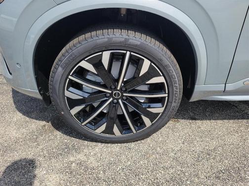 2025 Volvo XC90 B6 Plus 7-Seater