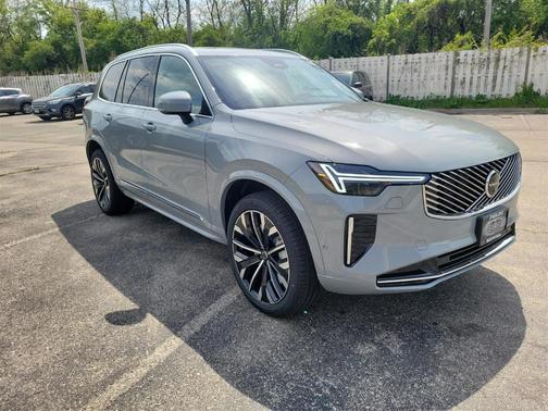 2025 Volvo XC90 B6 Plus 7-Seater