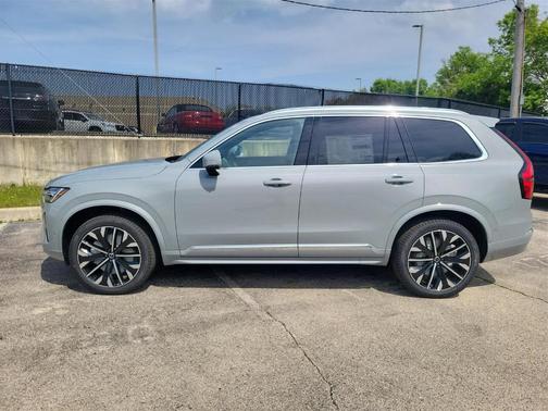 2025 Volvo XC90 B6 Plus 7-Seater