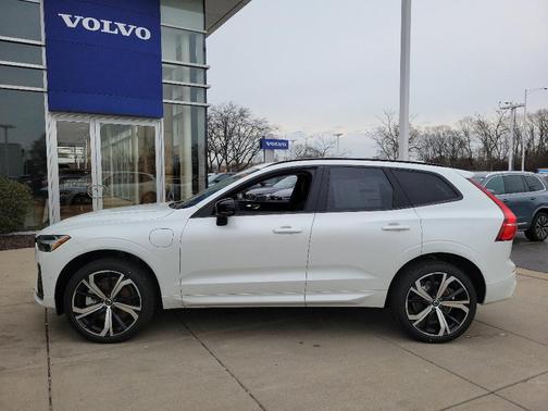 2025 Volvo XC60 Plug-In Hybrid T8 Ultra