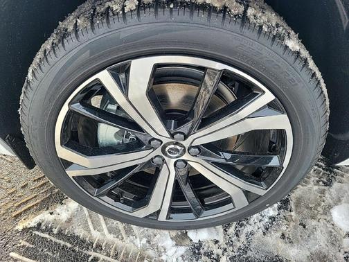 2025 Volvo XC60 Plug-In Hybrid T8 Ultra