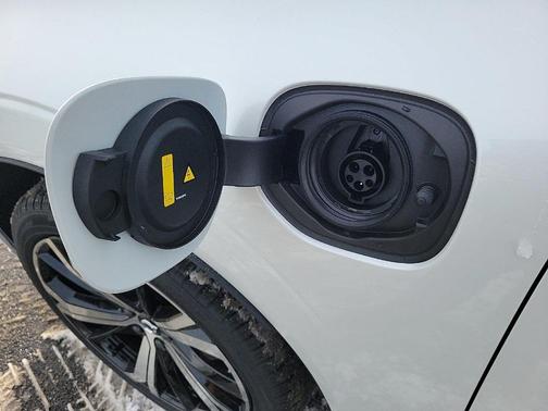 2025 Volvo XC60 Plug-In Hybrid T8 Ultra