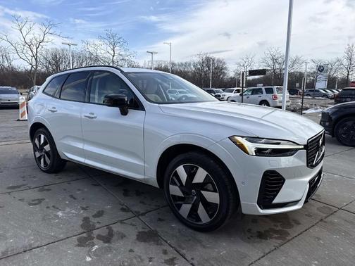 2024 Volvo XC60 Recharge Plug-In Hybrid T8 Ultimate Dark Theme