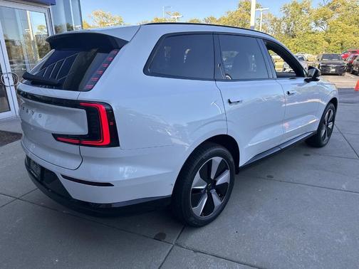 2025 Volvo EX90 Twin Motor Performance Plus
