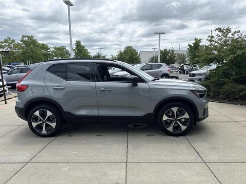 Metallic 2026 Volvo XC40 B5 Plus