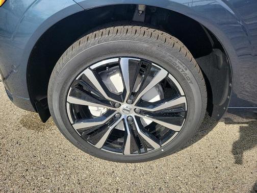 2025 Volvo XC60 B5 Plus