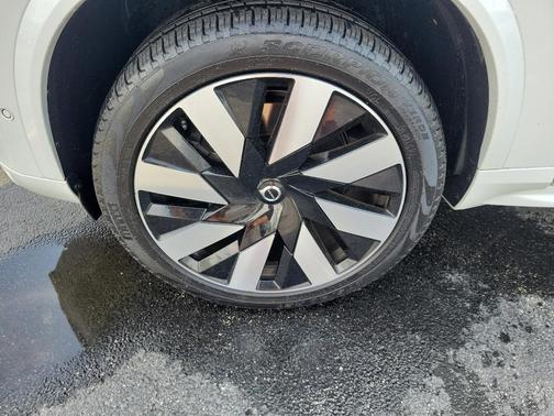 2023 Volvo XC90 Recharge Plug-In Hybrid T8 Ultimate Bright Theme 7-Seater