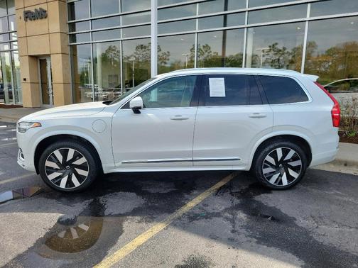 2023 Volvo XC90 Recharge Plug-In Hybrid T8 Ultimate Bright Theme 7-Seater