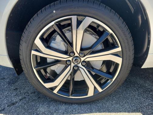 2025 Volvo XC60 Plug-In Hybrid T8 Ultra