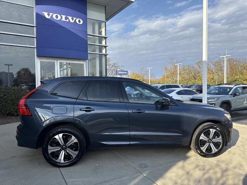 2023 Volvo XC60 Recharge Plug-In Hybrid T8 Plus Dark Theme