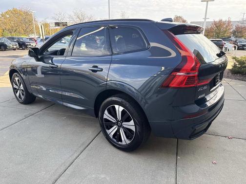 2023 Volvo XC60 Recharge Plug-In Hybrid T8 Plus Dark Theme