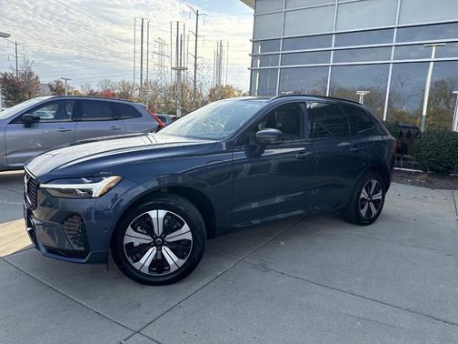 2023 Volvo XC60 Recharge Plug-In Hybrid T8 Plus Dark Theme