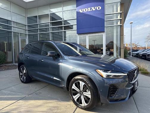 2023 Volvo XC60 Recharge Plug-In Hybrid T8 Plus Dark Theme