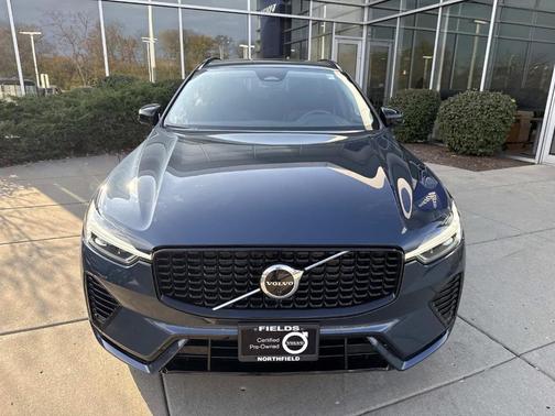 2023 Volvo XC60 Recharge Plug-In Hybrid T8 Plus Dark Theme
