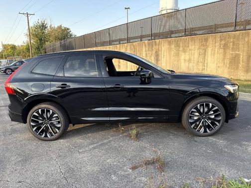 2026 Volvo XC60 B5 Ultra