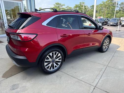 2020 Ford Escape Titanium Hybrid