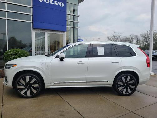 2023 Volvo XC90 Recharge Plug-In Hybrid T8 Ultimate Bright Theme 7-Seater