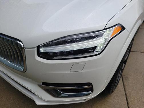 2023 Volvo XC90 Recharge Plug-In Hybrid T8 Ultimate Bright Theme 7-Seater