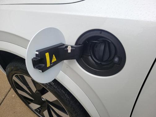 2023 Volvo XC90 Recharge Plug-In Hybrid T8 Ultimate Bright Theme 7-Seater