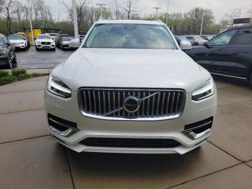 2023 Volvo XC90 Recharge Plug-In Hybrid T8 Ultimate Bright Theme 7-Seater