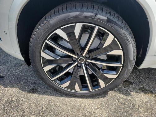 2025 Volvo XC90 B5 Plus 7-Seater